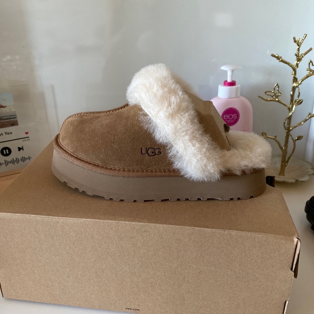 NEW W/ BOX UGG SLIPPERS